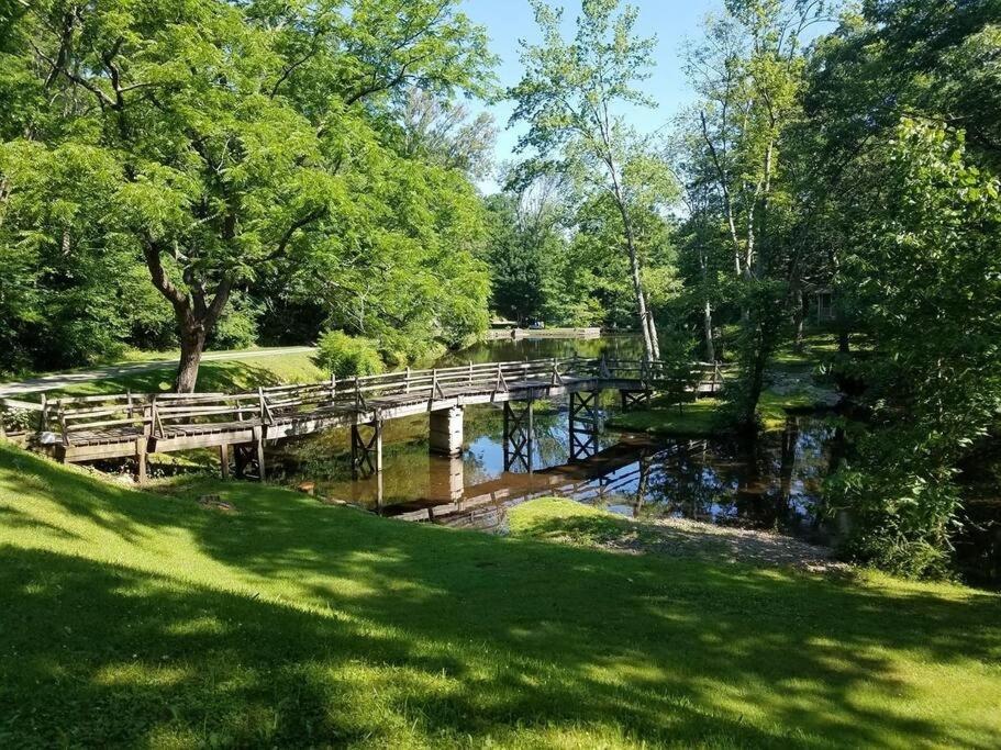 Cottage At Millpond Falls - A Romantic Escape 워릭 외부 사진